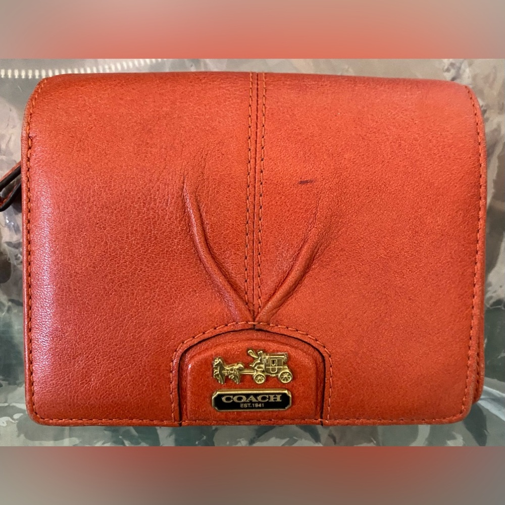Vintage Coach loaded bi-fold wallet. 10 cc slots + zip pocket +7 slip pockets